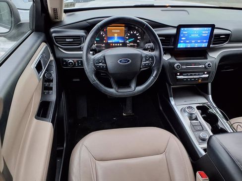 Used 2020 Ford Explorer XLT w/ Equipment Group 202A image 8