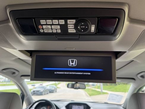 Used 2014 Honda Odyssey Touring Elite image 16