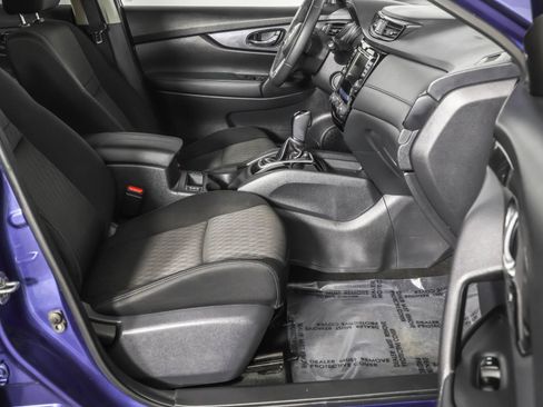 Used 2019 Nissan Rogue SV image 44