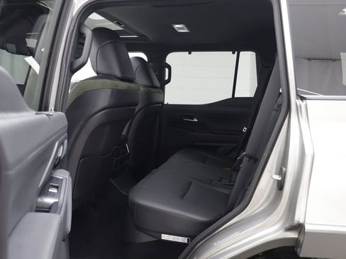 Used 2025 Lexus GX 550 image 16