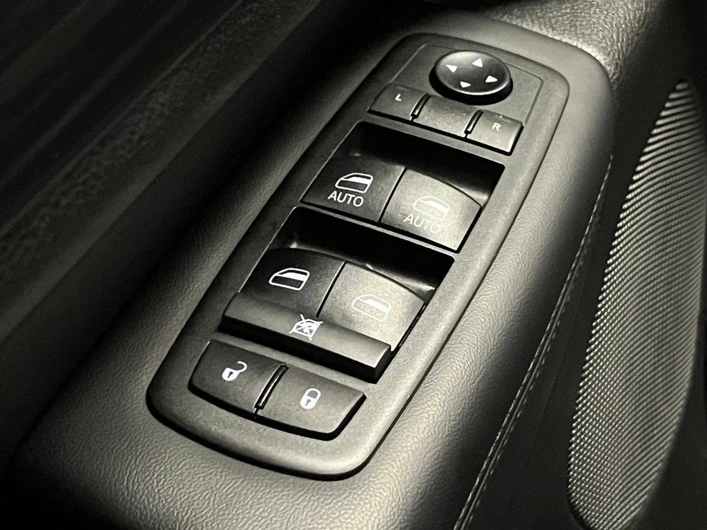 Used 2021 Jeep Grand Cherokee Laredo X AWD/4WD image 16