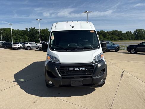 Used 2026 RAM ProMaster 2500 w/ Convenience Group FWD image 9