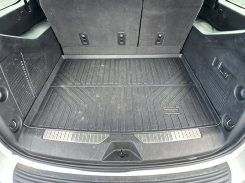 Used 2023 Chevrolet Suburban Premier RWD image 6