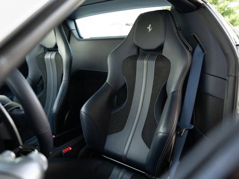 Used 2022 Ferrari F8 Tributo RWD image 21