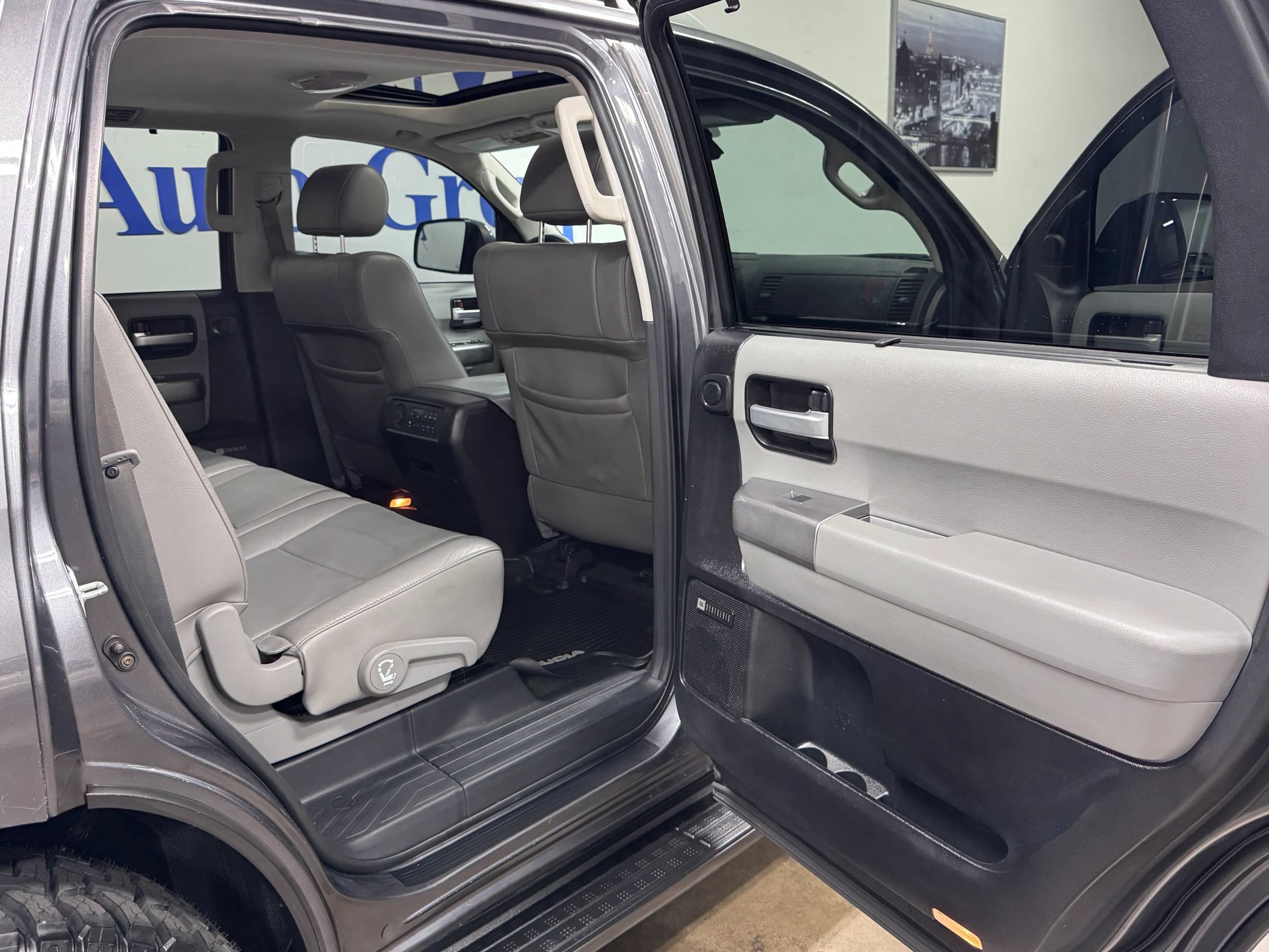 Used 2018 Toyota Sequoia Limited w/ Safety & Convenience Package AWD/4WD image 17