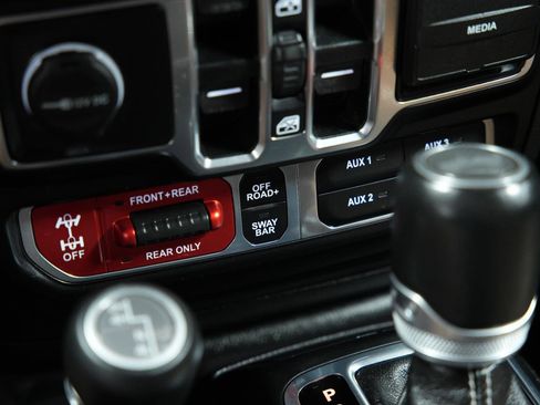 Used 2021 Jeep Wrangler Unlimited Rubicon AWD/4WD image 46