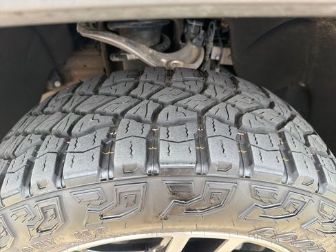 Used 2023 GMC Sierra 1500 AT4 w/ Technology Package image 12