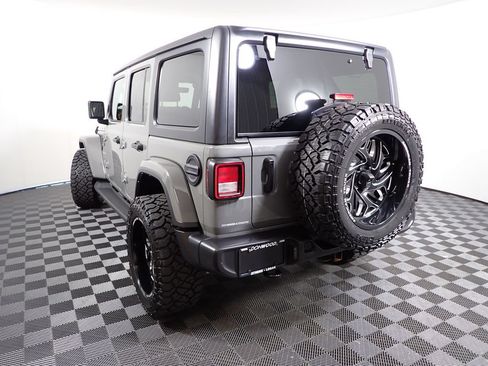 Used 2022 Jeep Wrangler Unlimited Sahara AWD/4WD image 13