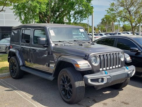Used 2022 Jeep Wrangler Unlimited Sahara w/ Cold Weather Group AWD/4WD image 1