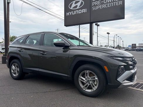 Certified 2025 Hyundai Tucson SE AWD/4WD image 2