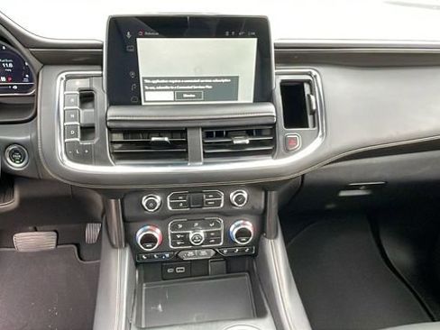 Used 2024 GMC Yukon XL AT4 w/ Technology Package AWD/4WD image 17