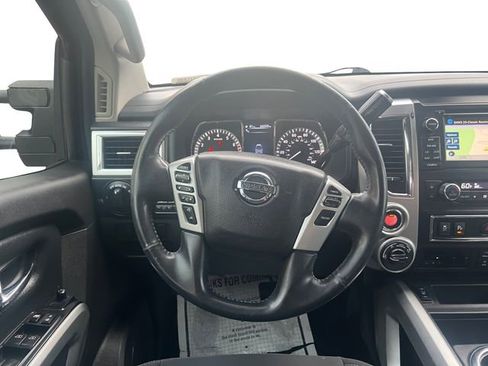 Used 2018 Nissan Titan SV w/ SV Convenience Package AWD/4WD image 12