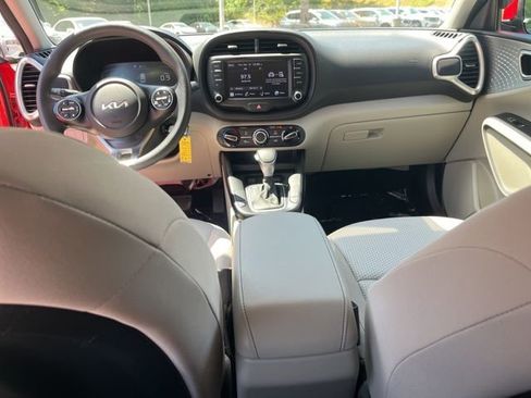 Used 2023 Kia Soul LX w/ LX Technology Package FWD image 16