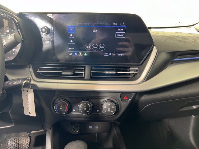 Used 2024 Chevrolet Trax LS w/ LS Convenience Package FWD image 18