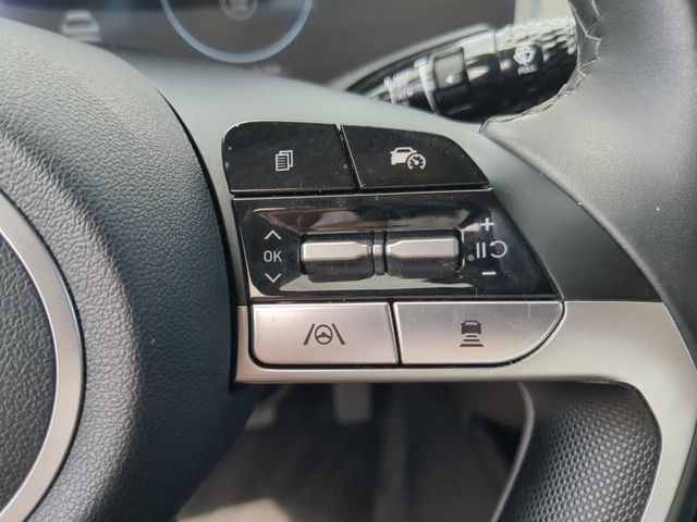 Used 2025 Hyundai Elantra SEL FWD image 31