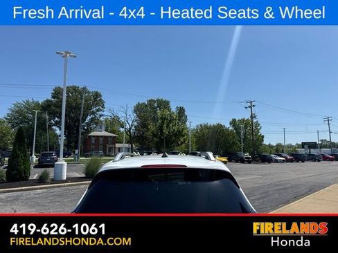 Used 2019 Jeep Cherokee Latitude Plus w/ Cold Weather Group AWD/4WD image 6