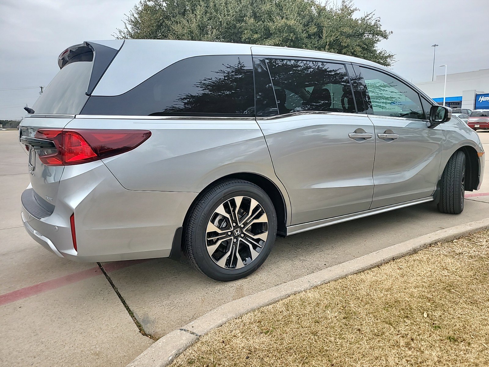 New 2027 Honda Odyssey Elite image 9