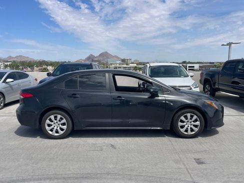 Used 2022 Toyota Corolla LE FWD image 2