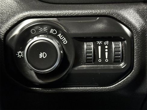 Used 2021 Jeep Wrangler Unlimited Sahara image 18