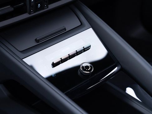 New 2026 Porsche Macan Electric image 27