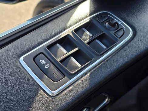 Used 2017 Jaguar F-PACE Prestige image 24