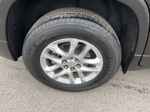 Used 2022 Chevrolet Traverse LS image 18