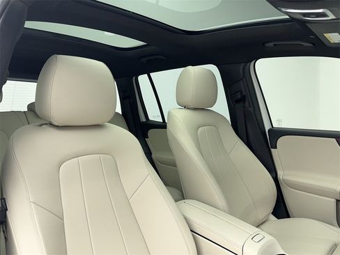 Used 2025 Mercedes-Benz GLB 250 w/ Exclusive Package image 45
