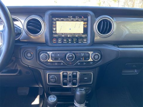 Used 2018 Jeep Wrangler Unlimited Sahara image 27