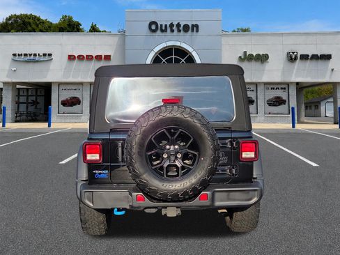 Used 2024 Jeep Wrangler Unlimited AWD/4WD image 5