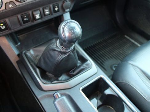 Used 2019 Toyota Tacoma TRD Off-Road image 23