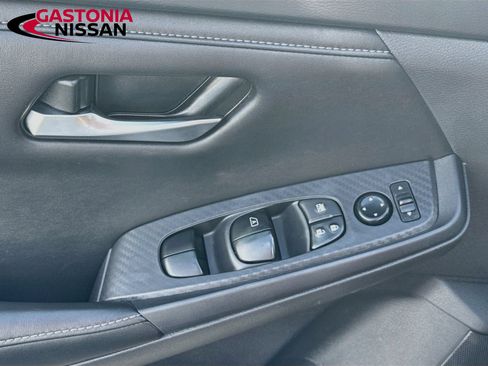 Used 2024 Nissan Sentra SV FWD image 22