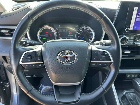 Used 2023 Toyota Highlander XLE AWD/4WD image 20