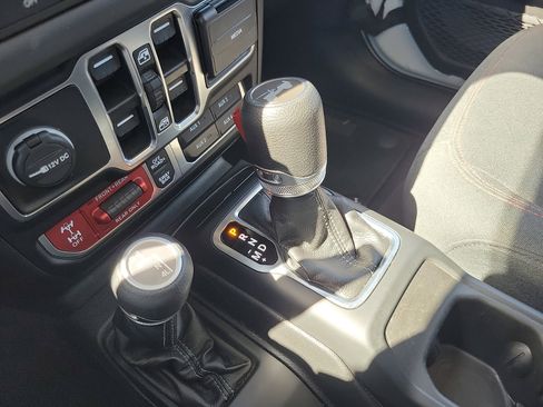 Used 2025 Jeep Wrangler Unlimited Rubicon AWD/4WD image 20