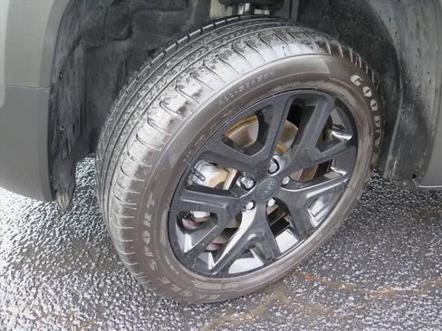 Used 2018 Jeep Renegade Altitude w/ UConnect 8.4 Nav Group image 18