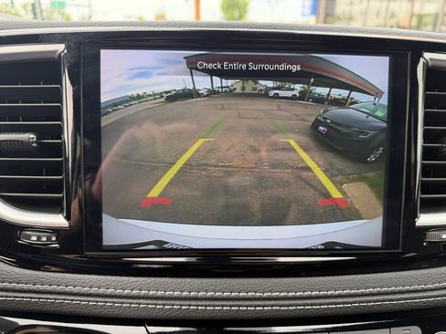 Used 2025 Chrysler Pacifica Limited FWD image 21
