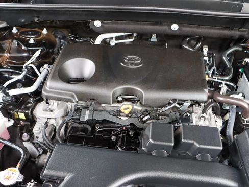 Used 2024 Toyota RAV4 XLE FWD image 29