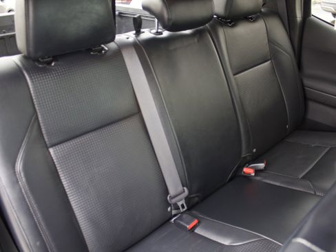 Used 2023 Toyota Tacoma TRD Off-Road w/ TRD Premium Off Road Package image 33