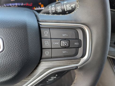 Used 2024 Jeep Wagoneer Series III image 31