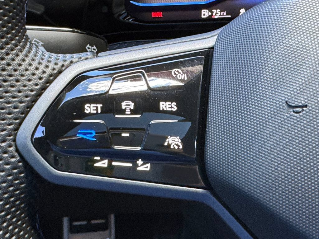 Used 2023 Volkswagen Golf R AWD/4WD image 27