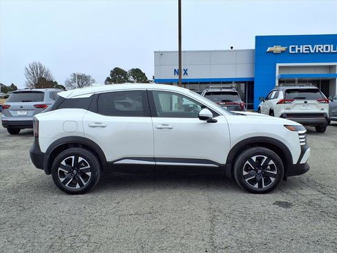 Used 2025 Nissan Kicks SR w/ Illumination Package image 19