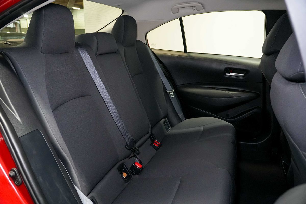 Used 2021 Toyota Corolla LE FWD image 18