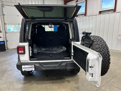 Used 2020 Jeep Wrangler Unlimited Sport S AWD/4WD image 19