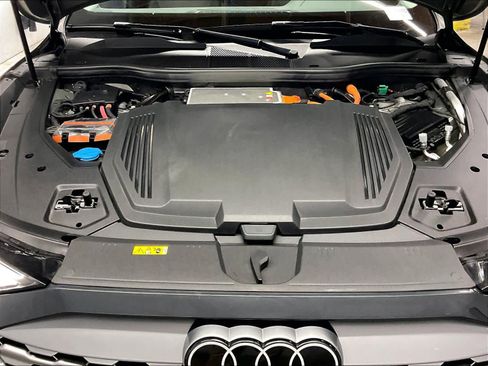 Certified 2024 Audi Q8 e-tron Premium Plus AWD/4WD image 32