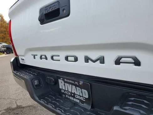 Used 2019 Toyota Tacoma TRD Sport image 7
