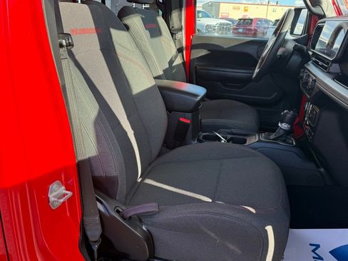 Used 2024 Jeep Wrangler Rubicon w/ Technology Group image 17