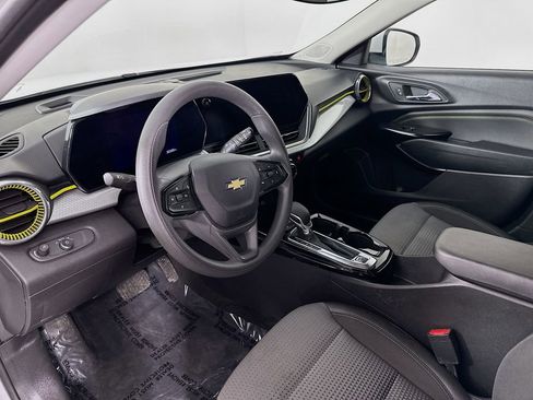 Used 2024 Chevrolet Trax LT image 15