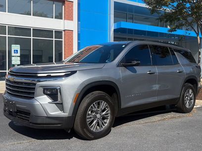 Used 2025 Chevrolet Traverse LT