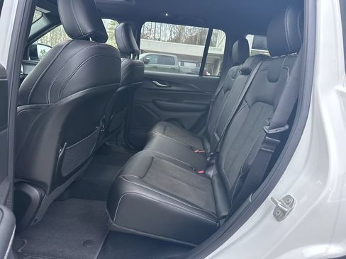New 2025 Jeep Grand Cherokee Altitude AWD/4WD image 29