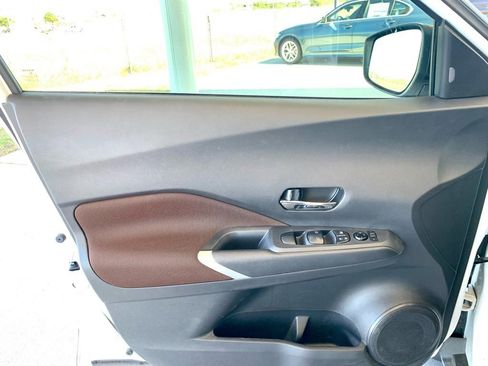 Used 2024 Nissan Kicks SR image 11