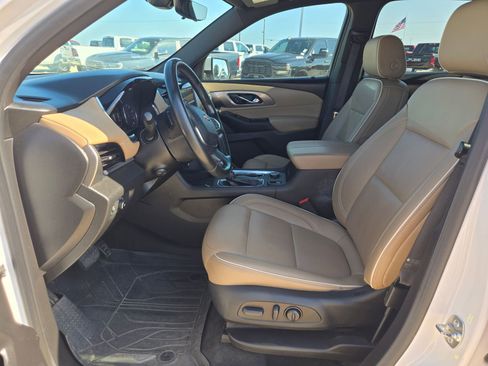 Used 2023 Chevrolet Traverse Premier AWD/4WD image 9